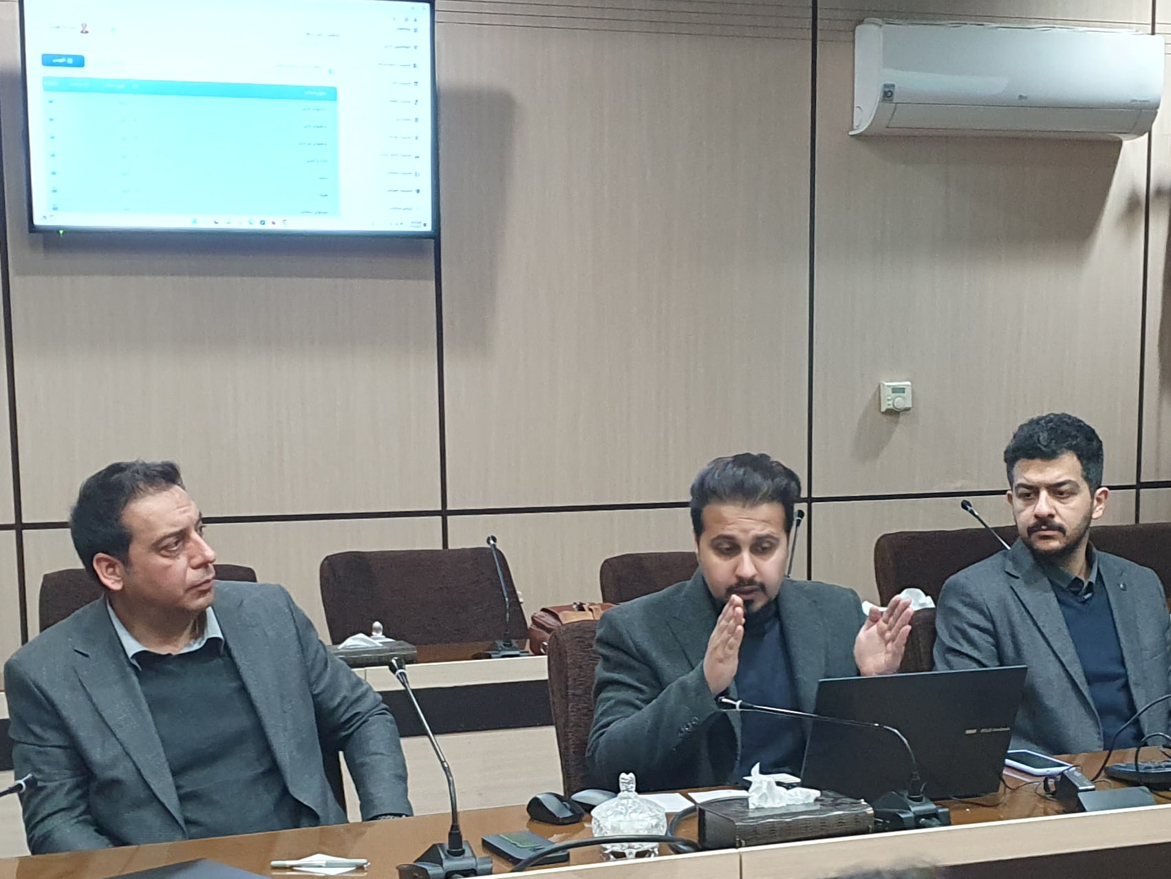 جلسه بررسی توانمندی‌های سماد در سازمان شهرداری‌ها و دهیاری‌ها