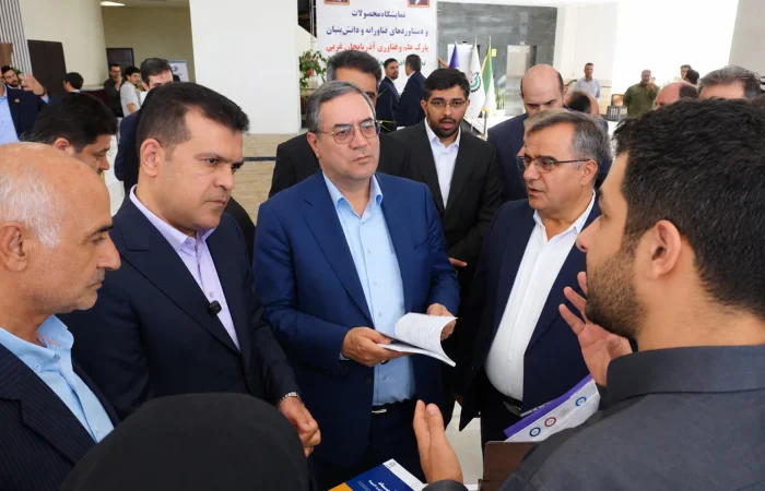 بازدید معاون علمی رئیس‌جمهور از غرفه شرکت دانش‌بنیان تدبیرنگر و معرفی سامانه سماد | تدبیرنگر